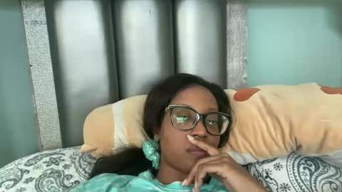 lunchboxgirl online show from 04.19.26