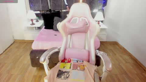 Snapshot of lunitaa18 chatting on 01.28.25 V A L E R I A online show from 01.28.25
