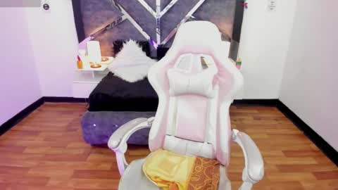 Snapshot of lunitaa18 chatting on 02.22.25 V A L E R I A online show from 02.22.25