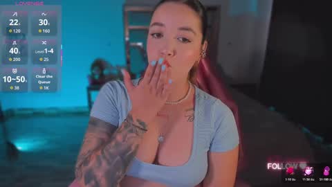 LUNA ROSE online show from 11.05.25