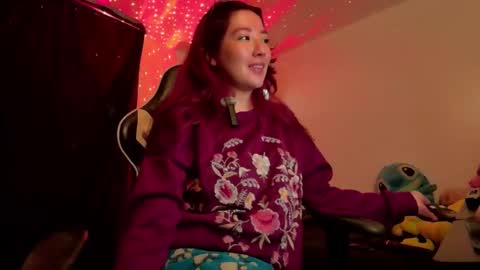Snapshot of lunnaa1_ chatting on 10.22.25 Luna online show from 10.22.25
