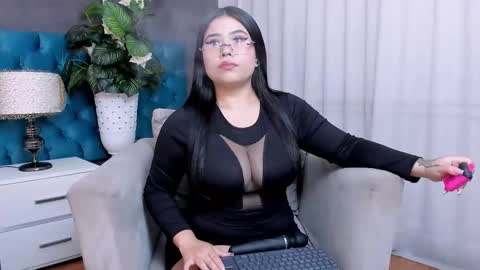 Snapshot of lunnamoretti chatting on 04.16.26 Luna online show from 04.16.26