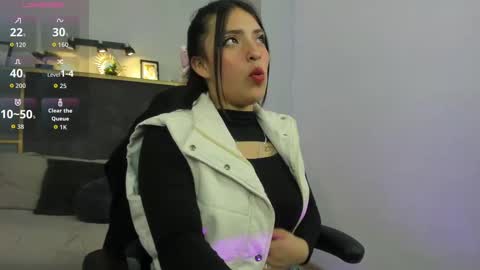 Snapshot of lurea_pearl chatting on 10.22.25 Lurea pearl online show from 10.22.25