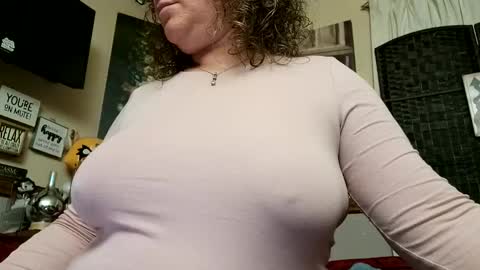 Snapshot of lusciouslibra82 chatting on 02.25.25 .Clarissa. Follow me on Instagram miss buns online show from 02.25.25