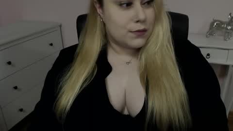 Snapshot of lushhailey chatting on 05.19.26 Hailey online show from 05.19.26