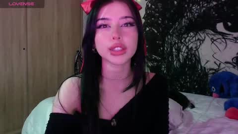 Valerie  April   online show from 02.06.25