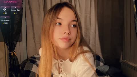 Snapshot of lusty_miss_di chatting on 12.21.24 Isabel online show from 12.21.24