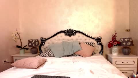 Snapshot of lustyrosee chatting on 01.11.25 Rose online show from 01.11.25