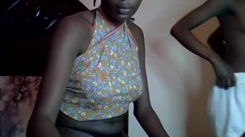 lutino_lovebirds online show from 03.09.26