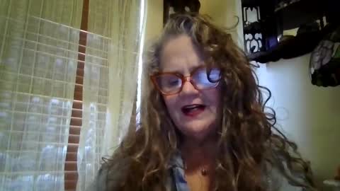 Snapshot of luvmedestinee chatting on 09.18.25 LuvMeDestinee online show from 09.18.25