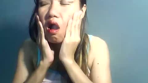 Bee Bee online show from 02.06.26