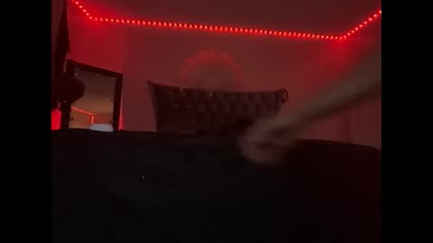 Snapshot of luvvlee chatting on 11.06.25 luvvlee online show from 11.06.25