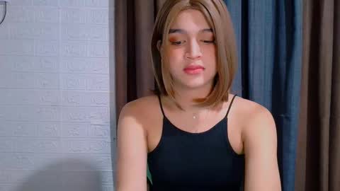 queen lux online show from 12.21.25