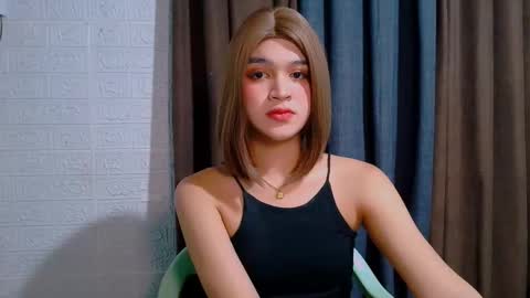 queen lux online show from 03.15.26