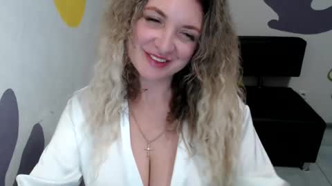 Snapshot of luxdonna chatting on 07.14.26 Donna online show from 07.14.26