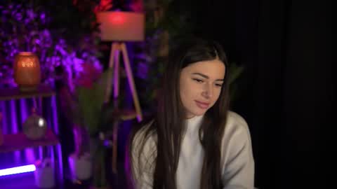 Snapshot of luxeavelyn chatting on 11.25.25 luxeavelyn online show from 11.25.25