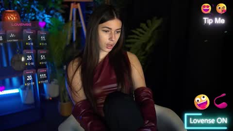 Snapshot of luxeavelyn chatting on 11.27.25 luxeavelyn online show from 11.27.25