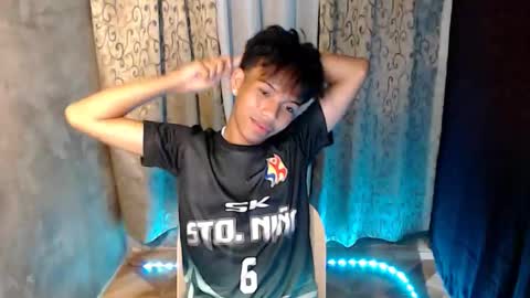 Snapshot of luxirfy_xx chatting on 12.02.25 luxirfy online show from 12.02.25