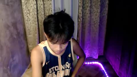 Snapshot of luxirfy_xx chatting on 12.15.25 luxirfy online show from 12.15.25