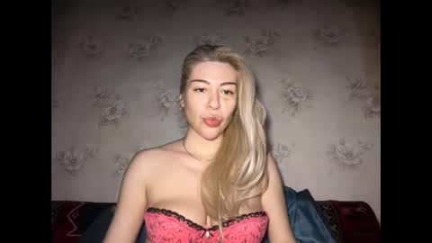 Snapshot of luxsonyastar chatting on 05.17.26 LuxSonyaStar online show from 05.17.26