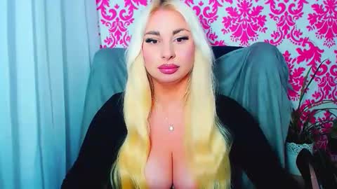 Luxuriaa online show from 05.18.26