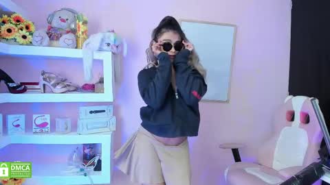 Snapshot of luz_celeste_ chatting on 02.10.25 Luz online show from 02.10.25