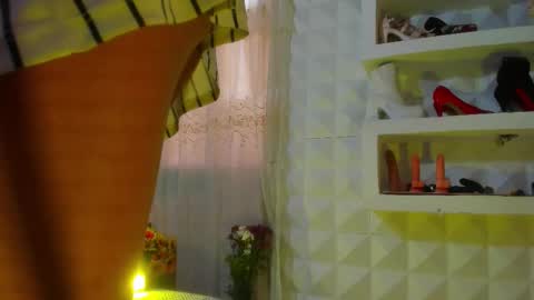 Snapshot of luz_celeste_ chatting on 10.01.25 Luz online show from 10.01.25