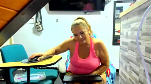 Snapshot of luzamandacastellanos chatting on 06.06.26 ruby50 online show from 06.06.26