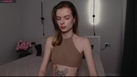Snapshot of ly_lydia chatting on 02.19.25 ly lydia online show from 02.19.25