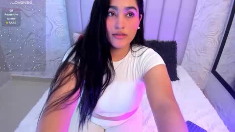 LYA DUBOIS  online show from 02.13.26