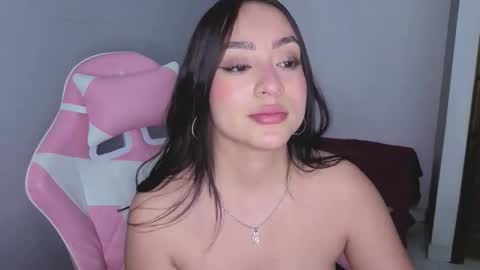 Snapshot of lya_levine chatting on 12.13.25 Lya online show from 12.13.25