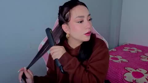 Snapshot of lya_levine chatting on 01.19.26 Lya online show from 01.19.26