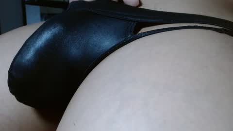 Snapshot of lya_mcconellts chatting on 12.17.24 Lya Mcconell online show from 12.17.24