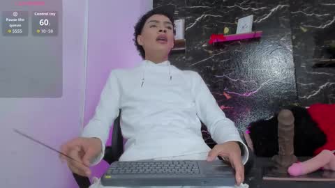 Snapshot of lyan_hots_ chatting on 11.12.25 lyan_hots_ online show from 11.12.25