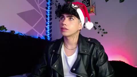 Lyle Bennett Freelance Model online show from 12.08.24