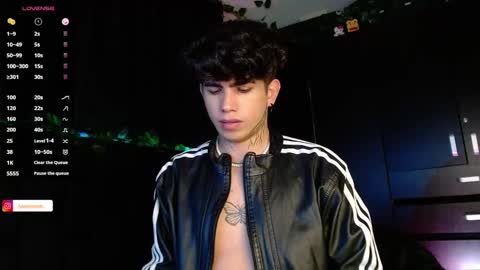 Lyle Bennett Freelance Model online show from 12.19.24