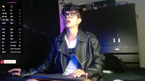 Lyle Bennett Freelance Model online show from 01.20.25