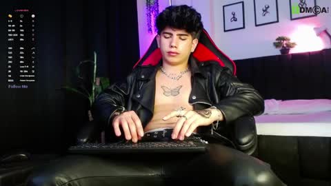 Snapshot of lylebennett_ chatting on 04.11.26 Lyle Bennett Freelance Model online show from 04.11.26