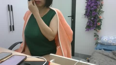 Snapshot of lyli_99 chatting on 11.25.25 lyli_99 online show from 11.25.25