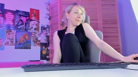 Snapshot of lylithskye chatting on 01.22.25 Lylith Skye NO NUDE model online show from 01.22.25