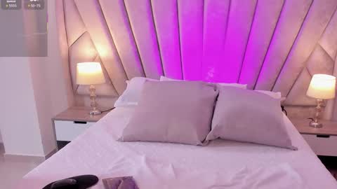 Snapshot of lynara_norien chatting on 12.17.25 LYNARA online show from 12.17.25