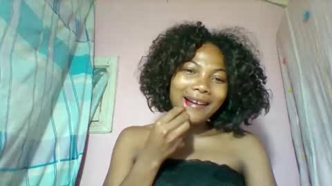 lyndah19 online show from 12.21.25