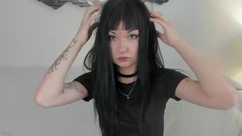 Mia online show from 04.27.26