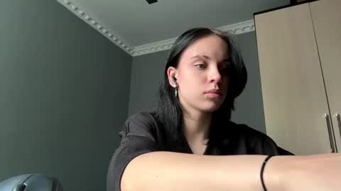 Snapshot of lynettawiseman chatting on 06.17.26 Eva online show from 06.17.26