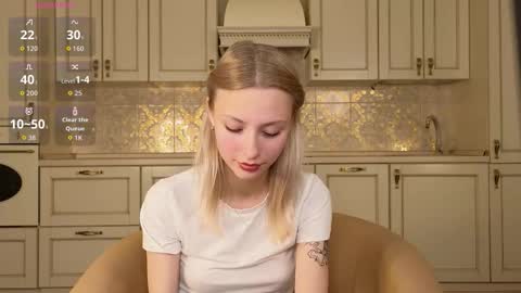 Snapshot of lynettedendy chatting on 09.11.25 Hello there Im Eva3 Im new model here online show from 09.11.25