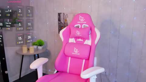 Snapshot of lynn_martin chatting on 10.25.25 Lynn online show from 10.25.25