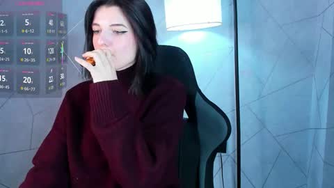 Snapshot of lynn_martin chatting on 11.06.25 Lynn online show from 11.06.25