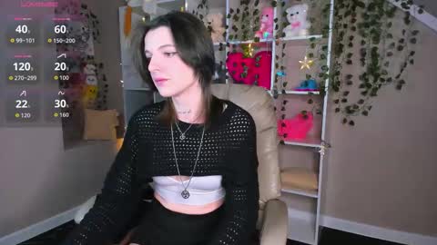 Snapshot of lynn_martin chatting on 11.28.25 Lynn online show from 11.28.25