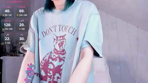 Snapshot of lynn_martin chatting on 12.18.25 Lynn online show from 12.18.25