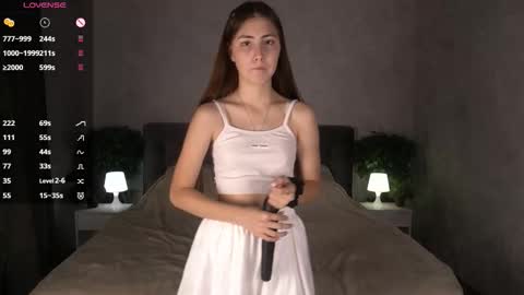 Snapshot of lynnaaspen chatting on 09.08.25 Ellie online show from 09.08.25